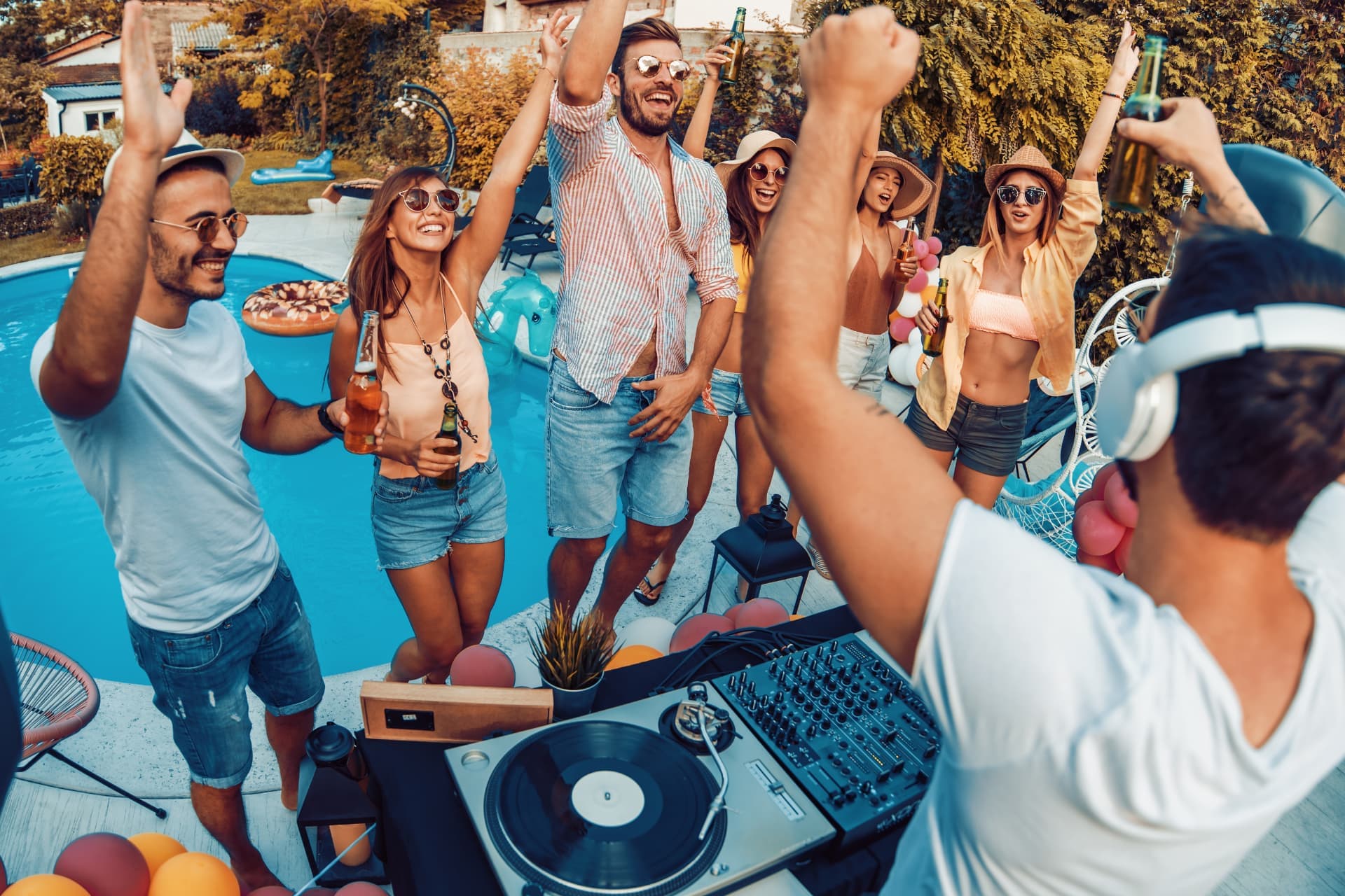 What To Wear To A Pool Party If Not Swimming?